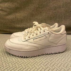 Used but good shape Platform Reebok Classics. 7.5W